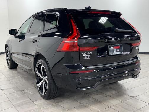 2023 Volvo XC60 Recharge Plug-In Hybrid T8 Ultimate Dark Theme