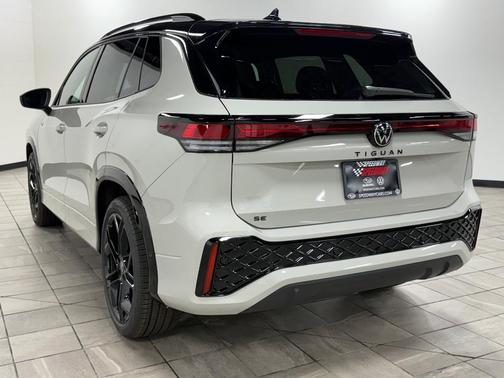 2026 Volkswagen Tiguan 2.0T SE R-Line Black