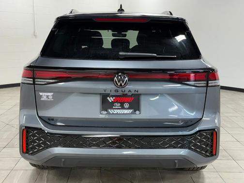 2025 Volkswagen Tiguan 2.0T SE R-Line Black