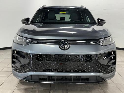 2025 Volkswagen Tiguan 2.0T SE R-Line Black