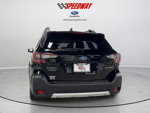 Crystal Black Silica 2024 Subaru Outback Limited