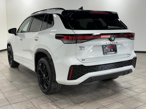 2025 Volkswagen Tiguan 2.0T SE R-Line Black