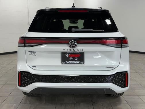2025 Volkswagen Tiguan 2.0T SE R-Line Black