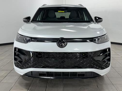 2025 Volkswagen Tiguan 2.0T SE R-Line Black