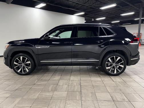 2025 Volkswagen Atlas Cross Sport 2.0T SEL Premium R-Line