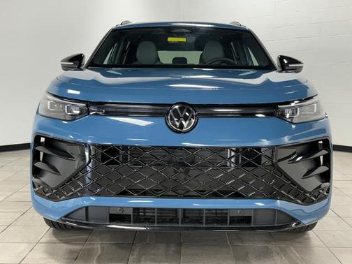 2025 Volkswagen Tiguan 2.0T SE R-Line Black