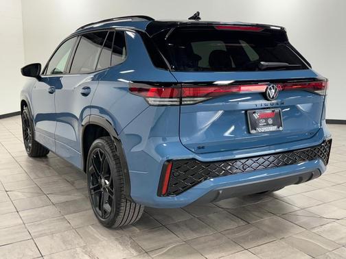 2025 Volkswagen Tiguan 2.0T SE R-Line Black