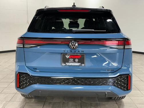 2025 Volkswagen Tiguan 2.0T SE R-Line Black