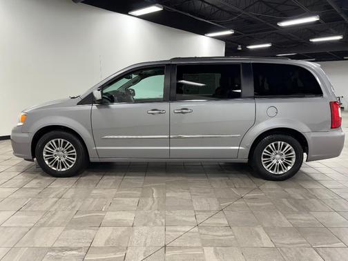 2015 Chrysler Town & Country Touring-L