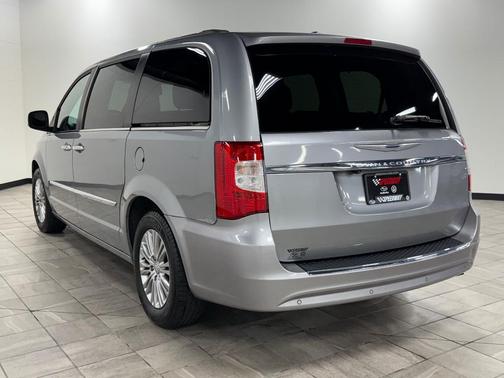 2015 Chrysler Town & Country Touring-L