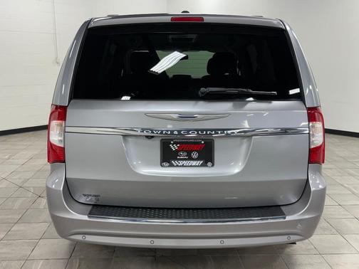 2015 Chrysler Town & Country Touring-L