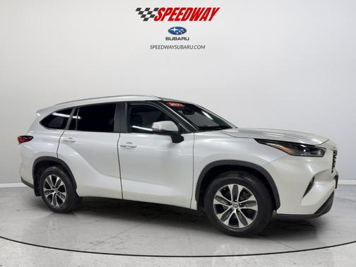 Wind Chill Pearl 2023 Toyota Highlander XLE