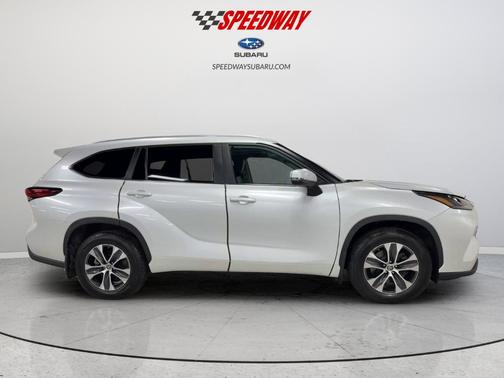 Wind Chill Pearl 2023 Toyota Highlander XLE
