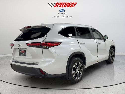 Wind Chill Pearl 2023 Toyota Highlander XLE