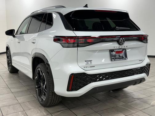 2026 Volkswagen Tiguan 2.0T SEL R-Line