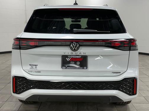 2026 Volkswagen Tiguan 2.0T SEL R-Line