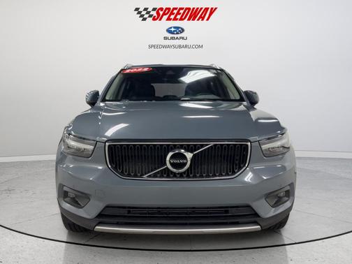 Thunder Gray Metallic 2022 Volvo XC40 T5 Momentum