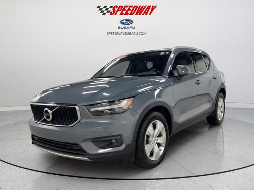 Thunder Gray Metallic 2022 Volvo XC40 T5 Momentum