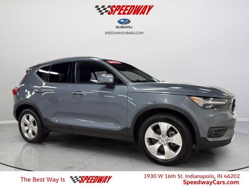 Thunder Gray Metallic 2022 Volvo XC40 T5 Momentum