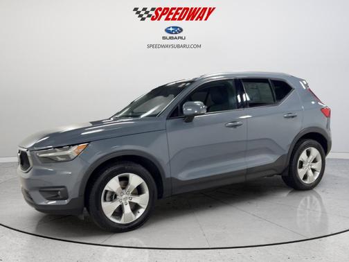 Thunder Gray Metallic 2022 Volvo XC40 T5 Momentum