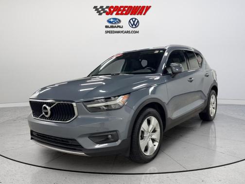 Thunder Gray Metallic 2022 Volvo XC40 T5 Momentum