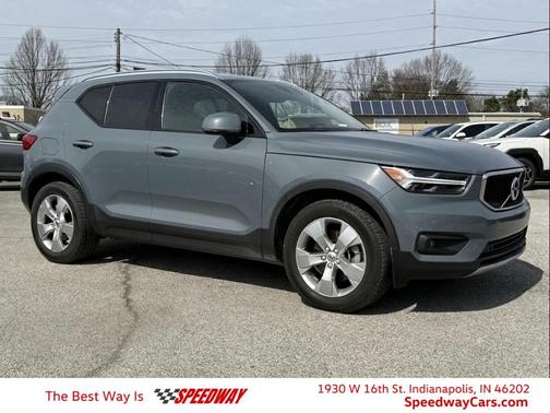Thunder Gray Metallic 2022 Volvo XC40 T5 Momentum