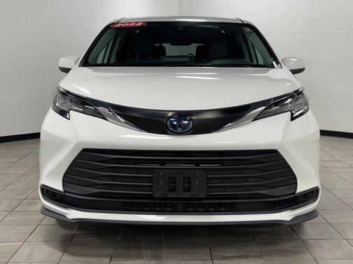 2022 Toyota Sienna LE