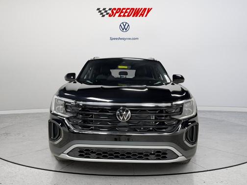 Deep Black Pearl Effect 2026 Volkswagen Atlas Cross Sport 2.0T SE