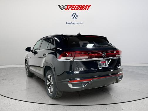 Deep Black Pearl Effect 2026 Volkswagen Atlas Cross Sport 2.0T SE
