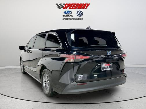 2021 Toyota Sienna XLE