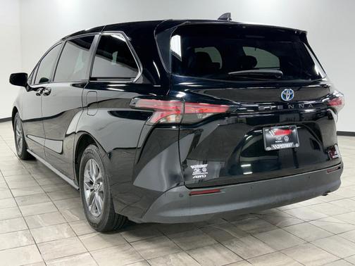 2021 Toyota Sienna XLE