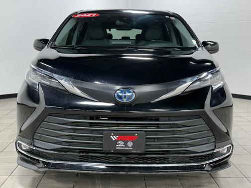 2021 Toyota Sienna XLE