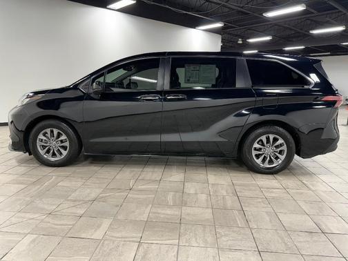 2021 Toyota Sienna XLE