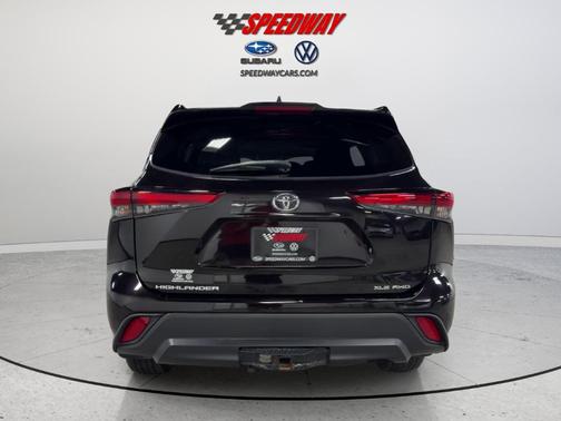 Magnetic Gray Metallic 2021 Toyota Highlander XLE