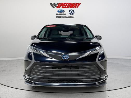 2021 Toyota Sienna XLE