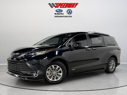 2021 Toyota Sienna XLE