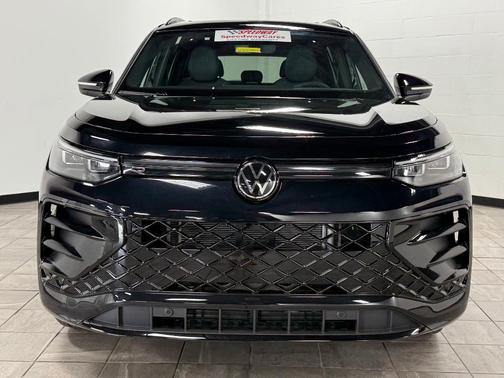 2025 Volkswagen Tiguan 2.0T SE R-Line Black