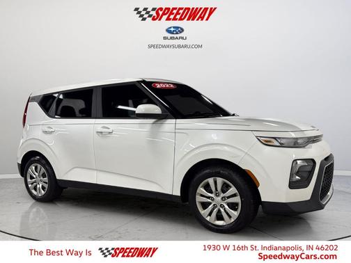 White 2022 Kia Soul LX