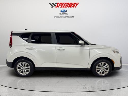 White 2022 Kia Soul LX