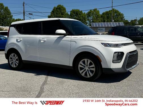 White 2022 Kia Soul LX