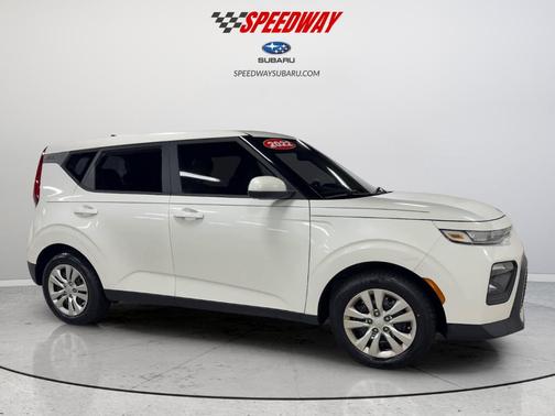 White 2022 Kia Soul LX