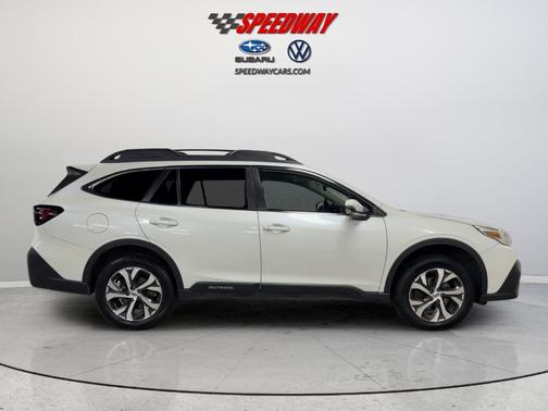 Crystal White Pearl 2022 Subaru Outback Limited