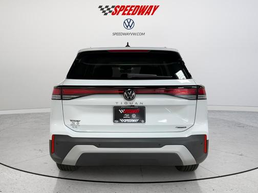 2025 Volkswagen Tiguan 2.0T SE
