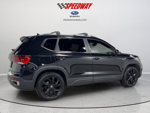 Deep Black Pearl Effect 2023 Volkswagen Taos 1.5T SE