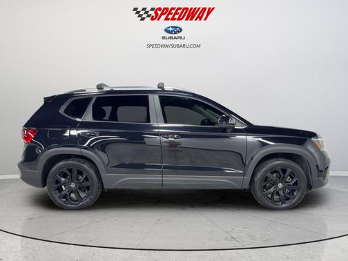 Deep Black Pearl Effect 2023 Volkswagen Taos 1.5T SE