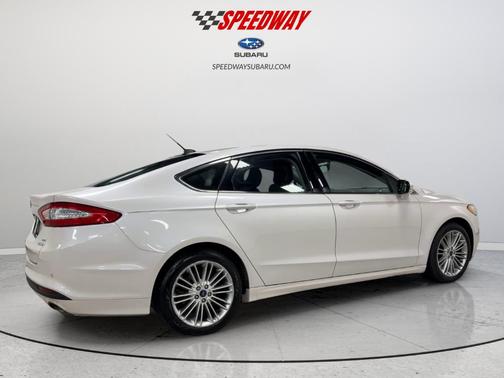 White 2016 Ford Fusion SE
