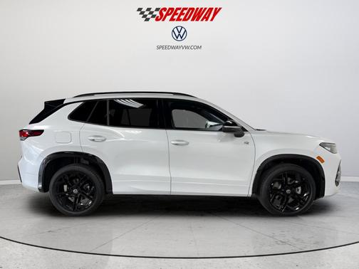 2025 Volkswagen Tiguan 2.0T SE R-Line Black