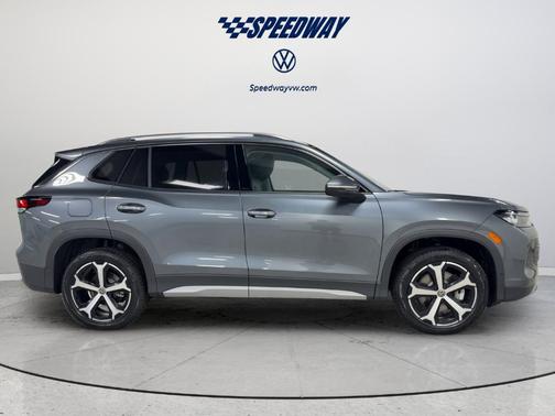 Platinum Gray Metallic 2026 Volkswagen Tiguan 2.0T SE