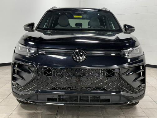 2025 Volkswagen Tiguan 2.0T SE R-Line Black