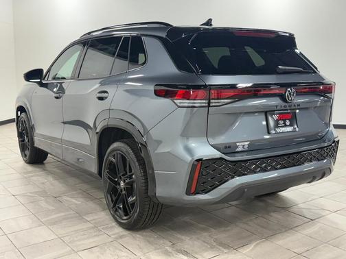 2025 Volkswagen Tiguan 2.0T SE R-Line Black